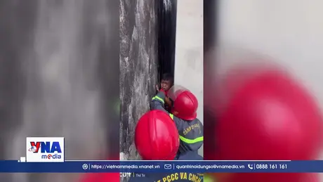 TP.HCM: Giải cứu kịp thời bé trai mắc kẹt giữa hai bức tường