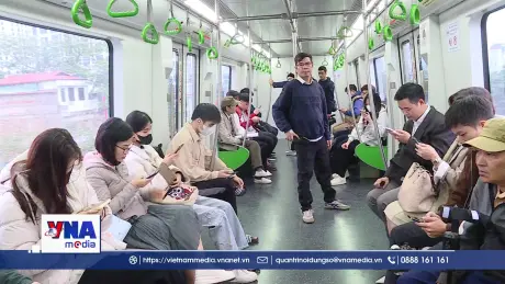 Chi phí nhiên liệu gây áp lực, người dân chuyển dịch sang metro