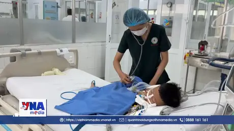 Bé trai 34 tháng nguy kịch vì uống tăng liều thuốc hạ sốt