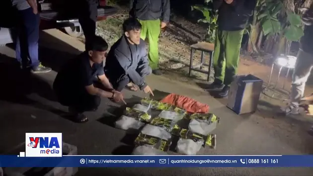 Quảng Trị: Bắt hai đối tượng vận chuyển 7kg ma túy đá