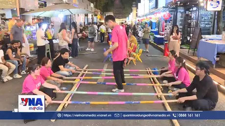 Sôi động Ngày hội Sách và Văn hóa đêm