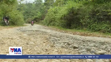 Giao thông xuống cấp gây khó cho người dân Phú Linh