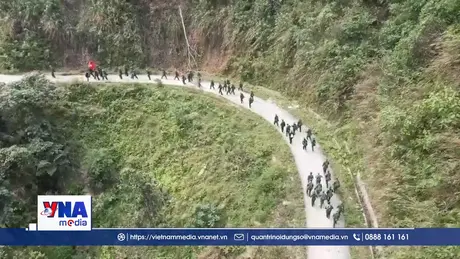 “Hành quân theo bước chân anh” - Sống lại c hào hùng nơi biên giới