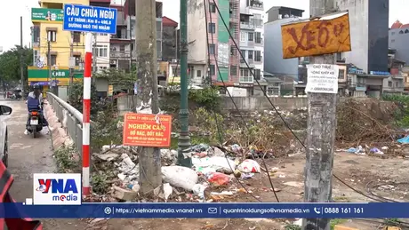 Điểm đen về rác thải ven sông Nhuệ ở Hà Nội