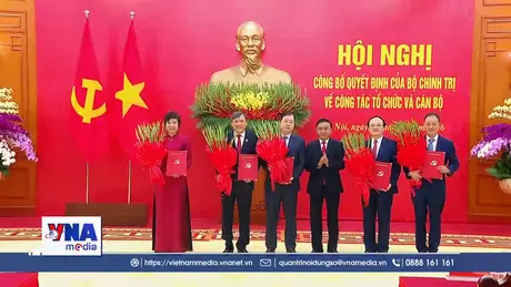 Hội nghị công bố Quyết định của Bộ Chính trị về công tác tổ chức và cán bộ của 5 cơ quan 