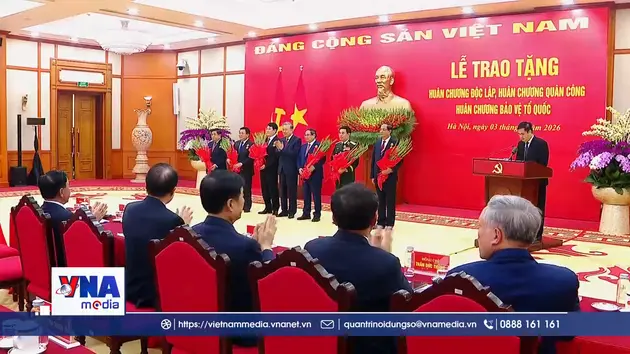 Tổng Bí thư chủ trì lễ trao tặng Huân chương cho lãnh đạo cấp cao