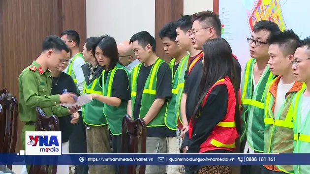 Triệt phá ổ nhóm lừa đảo công nghệ cao giữa lòng Hà Nội