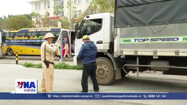 Kiểm soát, xử lý nghiêm phương tiện quá tải trên tuyến Quốc lộ 6
