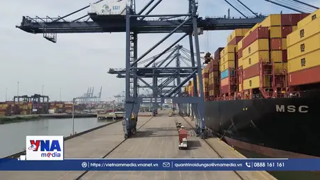 Kinh tế Việt Nam giữ đà tăng trưởng trong biến động toàn cầu