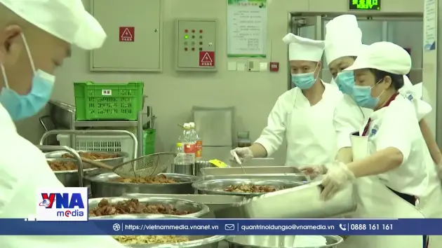 Các nước quản lý bữa ăn trường học ra sao?