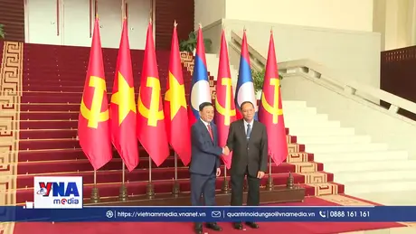 Lễ đón chính thức Thường trực Ban Bí thư Trần Cẩm Tú tại thủ đô Vientiane