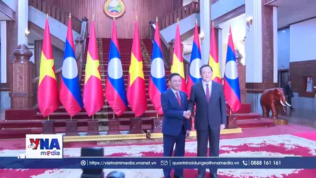 Thường trực Ban Bí thư Trần Cẩm Tú hội kiến Thủ tướng Lào