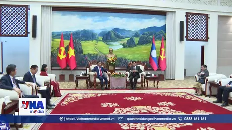 Thường trực Ban Bí thư Trần Cẩm Tú hội kiến Chủ tịch nước Lào Thongloun Sisoulith