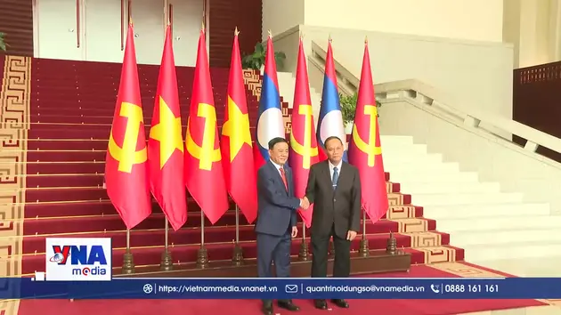 Lễ đón chính thức Thường trực Ban Bí thư Trần Cẩm Tú tại thủ đô Vientiane