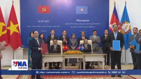 Trao văn kiện hợp tác giữa các địa phương Việt Nam – Campuchia