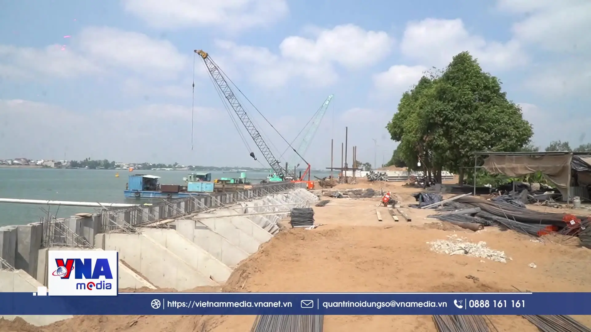 Khắc phục khẩn cấp sạt lở khu vực kè Thường Thới Tiền