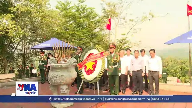 Chủ nhiệm Ủy ban Kiểm tra Trung ương dâng hương tại Khu ủy Khu V