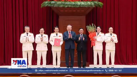 Công bố các Quyết định của Bộ Chính trị về công tác cán bộ