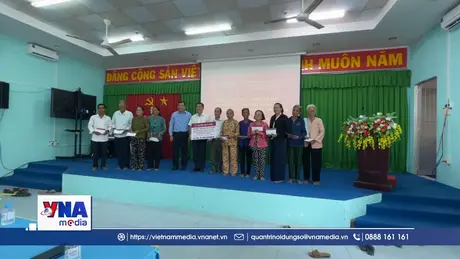 Vĩnh Long trao 600 suất quà cho đồng bào Khmer đón tết cổ truyền