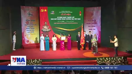 Nhà hát Nghệ thuật Đương đại Việt Nam nhận Huân chương Lao động hạng Ba