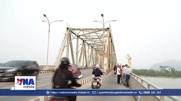 Hà Tĩnh lắp đặt lưới an toàn, đèn LED mỹ thuật tại cầu Bến Thủy 1