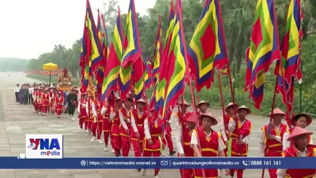 Dâng hương nhân dịp khai hội Giỗ Tổ Hùng Vương