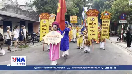 Rộn ràng lễ hội Điện Huệ Nam (Huế)