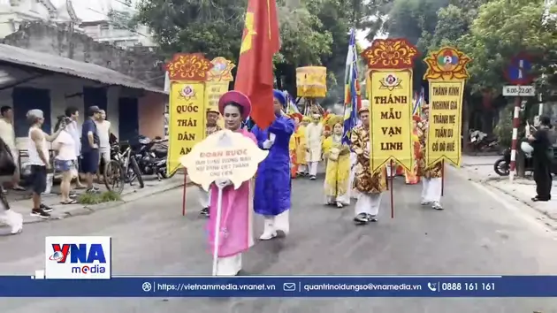 Rộn ràng lễ hội Điện Huệ Nam (Huế)