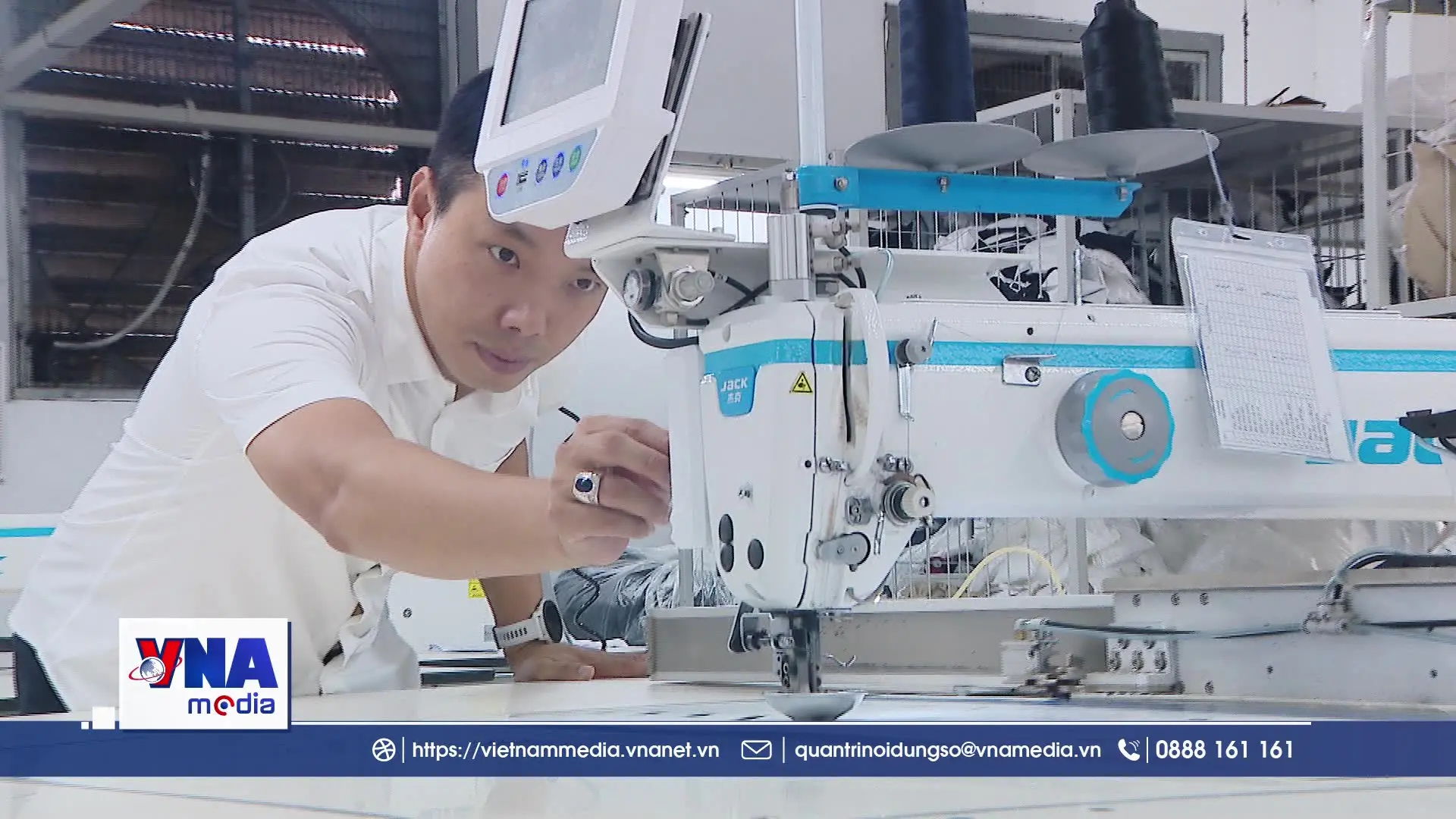 Nâng cao năng suất lao động từ sáng kiến công nhân