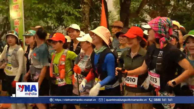 Hơn 300 vận động viên chinh phục đỉnh Tả Liên Sơn  ở độ cao gần 3000m