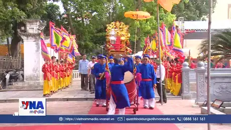 Trang nghiêm lễ rước kiệu Đức Quốc tổ Lạc Long Quân