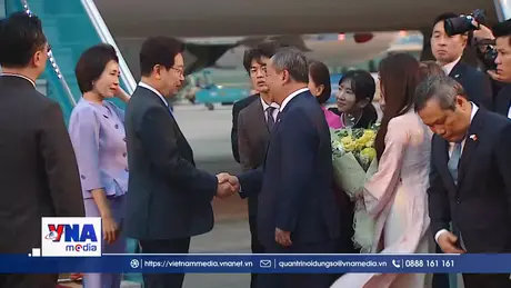 Tổng thống Hàn Quốc và phu nhân bắt đầu thăm cấp nhà nước tới Việt Nam