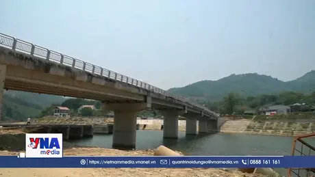 Cầu tiền tỷ “đắp chiếu” do “tắc” đường dẫn