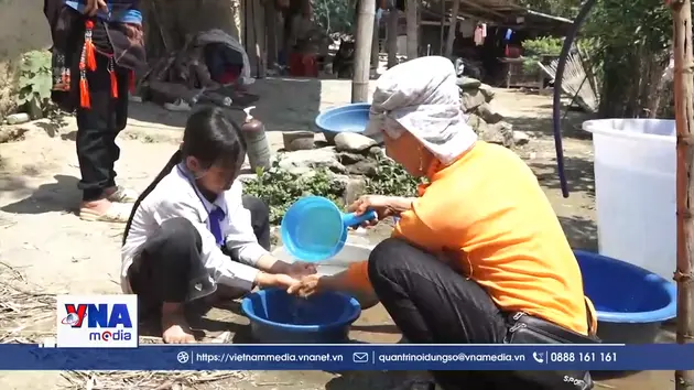 Người dân xã Sì Lở Lầu thiếu nước sinh hoạt