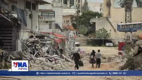 Người dân Liban tranh thủ khoảng lặng trước cơn bão