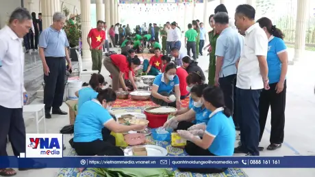 Giữ gìn nét đẹp truyền thống qua hội thi gói bánh chưng dâng Quốc Tổ