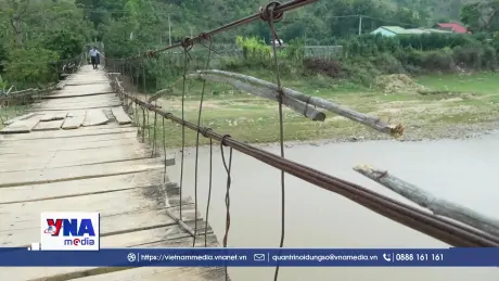 “Chênh vênh” trên cầu treo xuống cấp