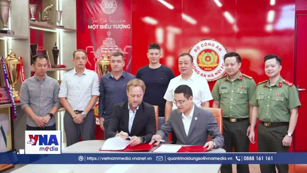 Công an Hà Nội gia hạn hợp đồng với HLV Mano Polking đến năm 2028