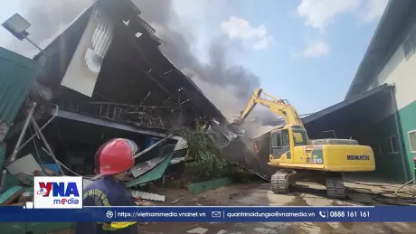 Hàng trăm người nỗ lực khống chế vụ cháy tại khu công nghiệp Nhơn Hội