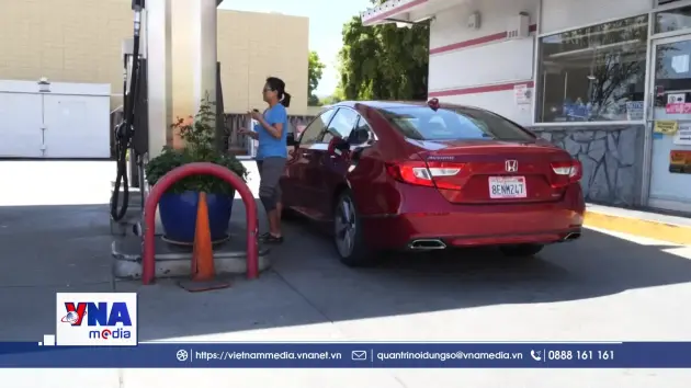 Giá xăng tăng thúc đẩy xu hướng sử dụng xe điện tại Mỹ