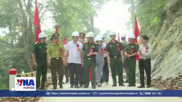 Bám bản, mở đường, dựng đời sống mới nơi vùng biên