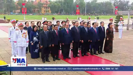 Trạm tin trưa ngày 28/4: Lãnh đạo Đảng, Nhà nước vào Lăng viếng Chủ tịch Hồ Chí Minh