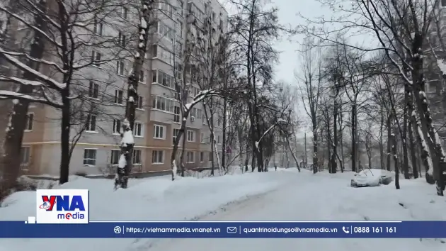 Moskva bao phủ tuyết trắng giữa mùa Xuân