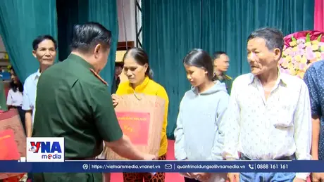 Đại tướng Nguyễn Trọng Nghĩa thăm, tặng quà gia đình chính sách tại Gia Lai