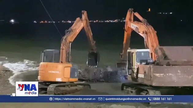 Trục vớt thành công chiếc xe tăng bị chôn vùi ở bãi biển Quy Nhơn