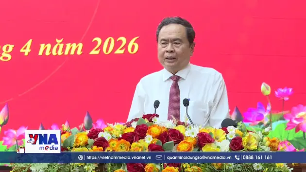 Chủ tịch Quốc hội trao quà tại An Giang