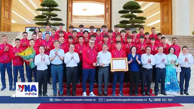Thủ tướng gặp mặt đội tuyển bóng đá nam U17 Việt Nam