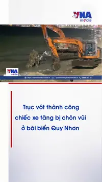Trục vớt thành công chiếc xe tăng bị chôn vùi ở bãi biển Quy Nhơn