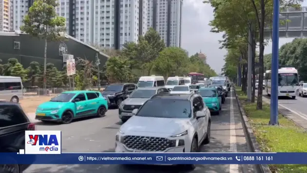 Cửa ngõ TP. Hồ Chí Minh ùn tắc kéo dài trong sáng 30/4