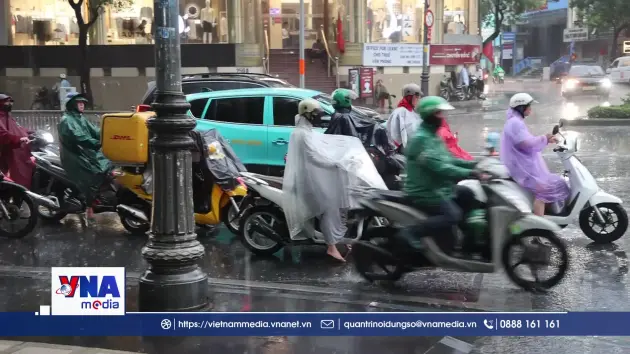 TP. Hồ Chí Minh đón “mưa vàng giải nhiệt” giữa đợt nắng nóng kéo dài